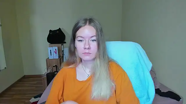 Snapshot of EmilyPaw chatting on March 13, 7:20 am EmilyPaw online show from March 13, 7:20 am