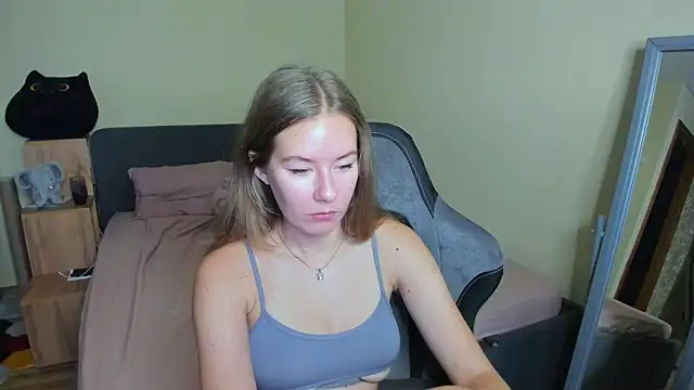 Snapshot of EmilyPaw chatting on September 12, 8:14 am EmilyPaw online show from September 12, 8:14 am