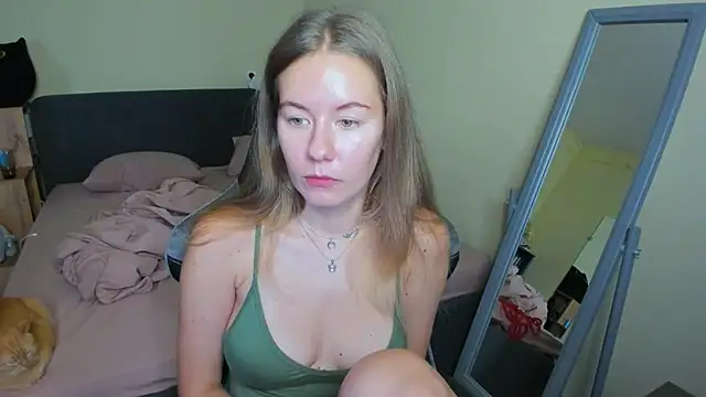 Snapshot of EmilyPaw chatting on September 16, 11:11 am EmilyPaw online show from September 16, 11:11 am