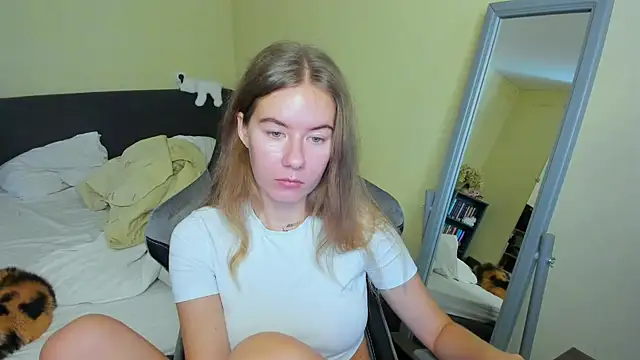 Snapshot of EmilyPaw chatting on September 27, 8:52 am EmilyPaw online show from September 27, 8:52 am