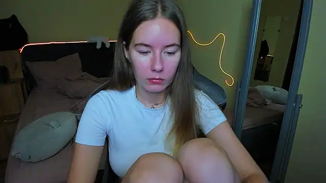 Snapshot of EmilyPaw chatting on November 20, 4:07 pm EmilyPaw online show from November 20, 4:07 pm