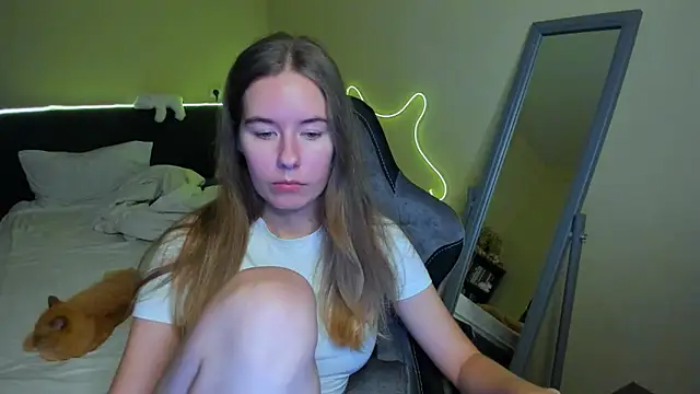 Snapshot of EmilyPaw chatting on November 30, 4:22 pm EmilyPaw online show from November 30, 4:22 pm