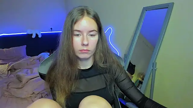 Snapshot of EmilyPaw chatting on December 5, 6:26 pm EmilyPaw online show from December 5, 6:26 pm