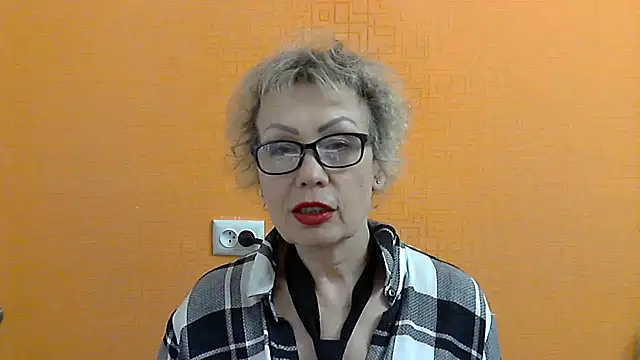 NessyJenixs online show from March 22, 7:20 pm