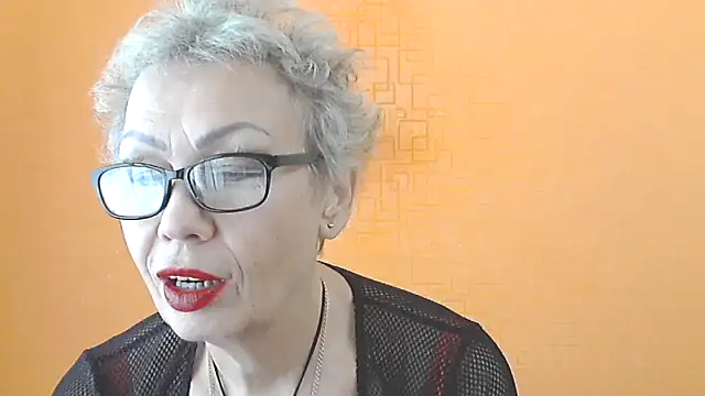 NessyJenixs online show from November 5, 7:30 am