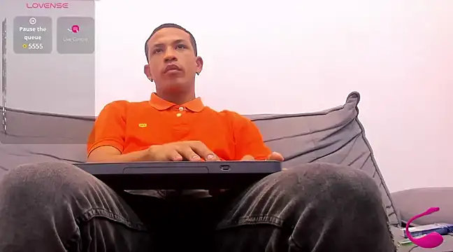 Snapshot of carlos_alber12 chatting on March 2, 7:02 pm carlos alber12 online show from March 2, 7:02 pm