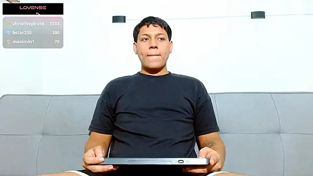 Tylerdrdn online show from November 22, 9:47 pm