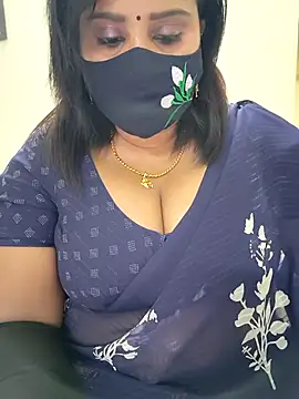 Queenflowerr online show from November 5, 6:08 pm