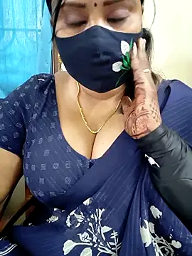 Queenflowerr online show from February 28, 7:42 am