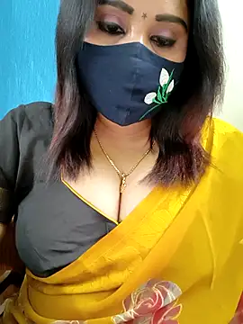 Queenflowerr online show from May 5, 7:00 pm