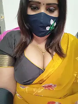 Snapshot of Queenflowerr chatting on June 4, 9:37 am Queenflowerr online show from June 4, 9:37 am