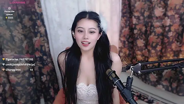 Snapshot of cat-lady-6688 chatting on March 13, 1:40 pm cat-lady-6688 online show from March 13, 1:40 pm