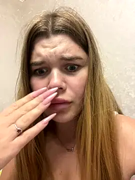 Snapshot of ella_zzz chatting on October 10, 7:24 pm ella zzz online show from October 10, 7:24 pm