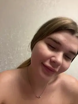 Snapshot of ella_zzz chatting on October 25, 4:02 pm ella zzz online show from October 25, 4:02 pm