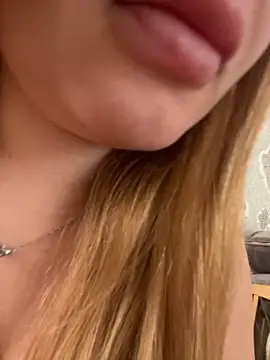Snapshot of ella_zzz chatting on November 14, 8:57 am ella zzz online show from November 14, 8:57 am