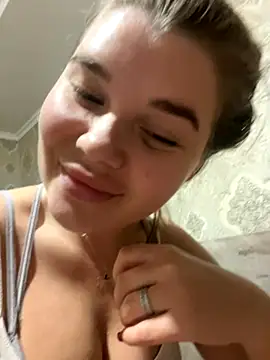Snapshot of ella_zzz chatting on November 15, 9:54 pm ella zzz online show from November 15, 9:54 pm