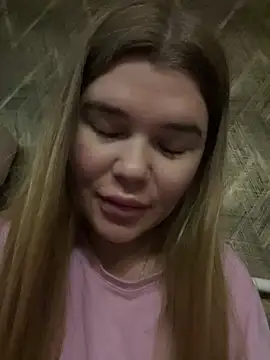 Snapshot of ella_zzz chatting on November 20, 3:45 pm ella zzz online show from November 20, 3:45 pm
