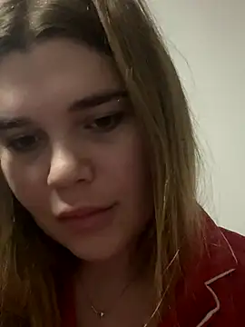 Snapshot of ella_zzz chatting on December 20, 10:28 pm ella zzz online show from December 20, 10:28 pm