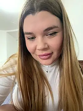 Snapshot of ella_zzz chatting on February 2, 1:43 pm ella zzz online show from February 2, 1:43 pm