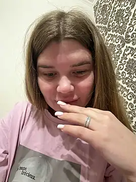 Snapshot of ella_zzz chatting on February 23, 7:44 pm ella zzz online show from February 23, 7:44 pm