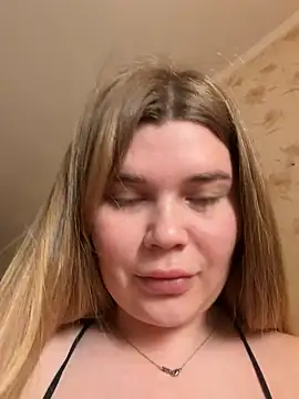 Snapshot of ella_zzz chatting on April 7, 2:17 pm ella zzz online show from April 7, 2:17 pm