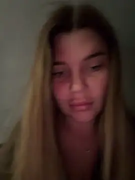 Snapshot of ella_zzz chatting on June 3, 3:06 pm ella zzz online show from June 3, 3:06 pm