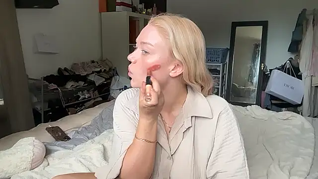 Snapshot of blissdimicco chatting on May 31, 4:14 pm blissdimicco online show from May 31, 4:14 pm