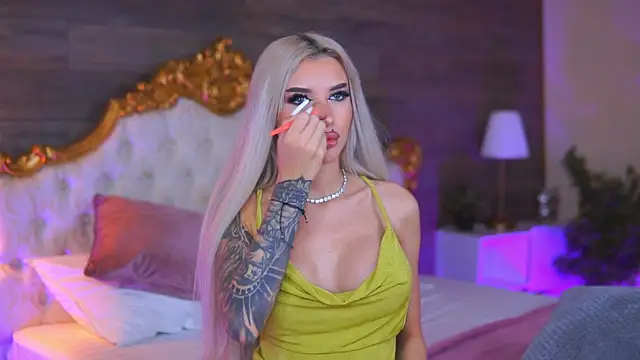 Juicy Jessye online show from December 5, 9:00 pm