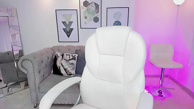 Snapshot of Layla_Breezee chatting on March 2, 3:16 pm Layla Breezee online show from March 2, 3:16 pm