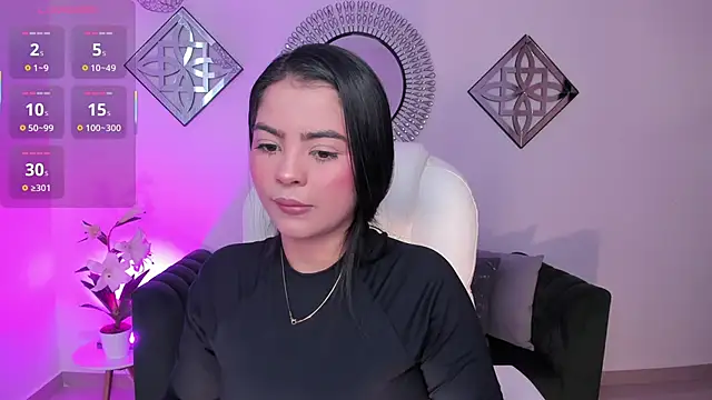 Layla Breezee online show from December 15, 12:31 pm