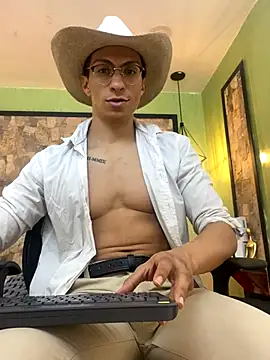 Snapshot of ApoloCruz chatting on October 3, 5:59 am ApoloCruz online show from October 3, 5:59 am