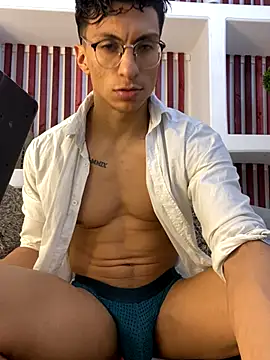 Snapshot of ApoloCruz chatting on October 19, 2:12 am ApoloCruz online show from October 19, 2:12 am