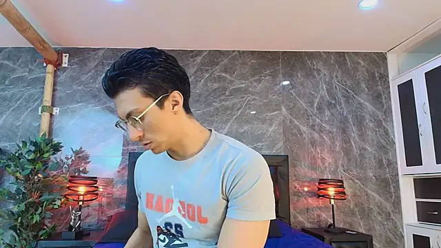 Snapshot of ApoloCruz chatting on May 15, 4:08 am ApoloCruz online show from May 15, 4:08 am