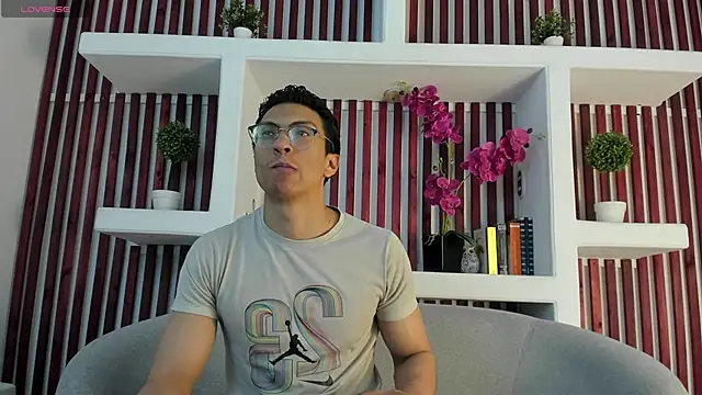 Snapshot of ApoloCruz chatting on May 16, 3:36 am ApoloCruz online show from May 16, 3:36 am