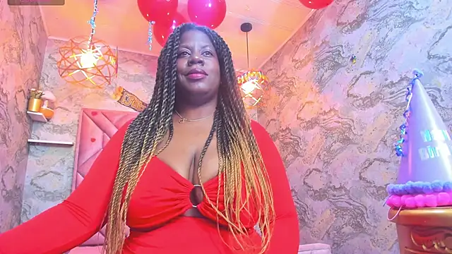 Snapshot of nefertiti_ebony chatting on June 1, 8:32 pm nefertiti ebony online show from June 1, 8:32 pm