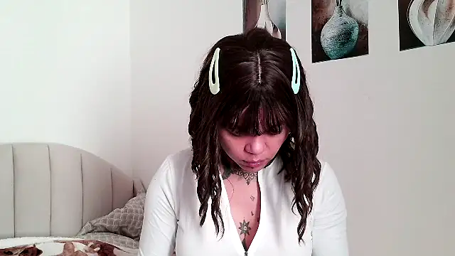Snapshot of serena__vedette chatting on May 19, 7:58 am serena vedette online show from May 19, 7:58 am