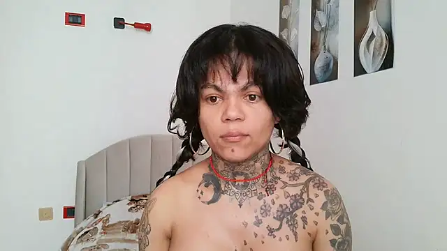 Snapshot of serena__vedette chatting on June 13, 8:56 am serena vedette online show from June 13, 8:56 am