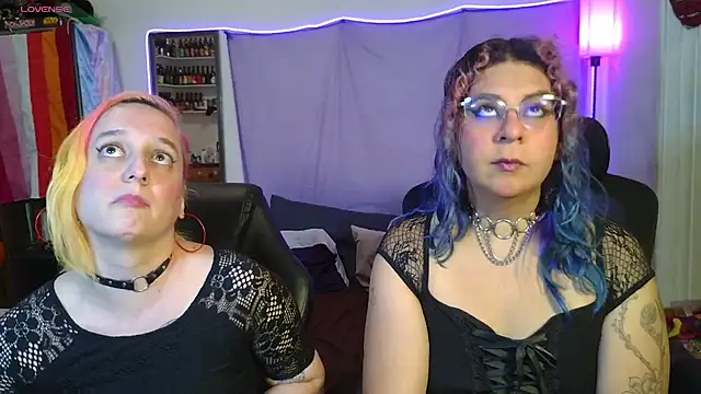 Snapshot of Evelan420 chatting on June 15, 8:22 pm Evelan420 online show from June 15, 8:22 pm