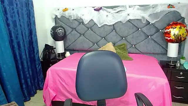 victoria adams07 online show from October 23, 8:07 pm