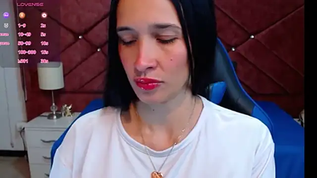Snapshot of victoria_adams07 chatting on April 11, 1:26 pm victoria adams07 online show from April 11, 1:26 pm