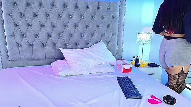 Snapshot of Charlotte_ethan chatting on January 22, 10:29 am Charlotte ethan online show from January 22, 10:29 am