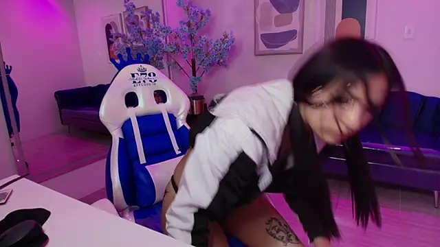 Snapshot of Charlotte_ethan chatting on January 25, 6:34 am Charlotte ethan online show from January 25, 6:34 am