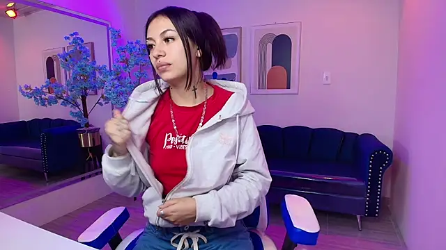 Snapshot of Charlotte_ethan chatting on February 11, 3:29 am Charlotte ethan online show from February 11, 3:29 am