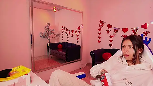 Snapshot of Charlotte_ethan chatting on February 16, 3:37 am Charlotte ethan online show from February 16, 3:37 am