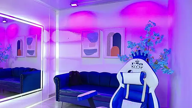 Snapshot of Charlotte_ethan chatting on October 3, 3:25 am Charlotte ethan online show from October 3, 3:25 am