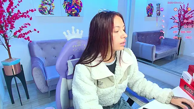 Snapshot of Charlotte_ethan chatting on November 5, 3:50 am Charlotte ethan online show from November 5, 3:50 am