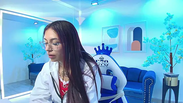 Snapshot of Charlotte_ethan chatting on November 14, 4:00 am Charlotte ethan online show from November 14, 4:00 am