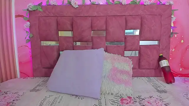Snapshot of scarlett__evans_ chatting on June 6, 6:23 pm scarlett evans online show from June 6, 6:23 pm