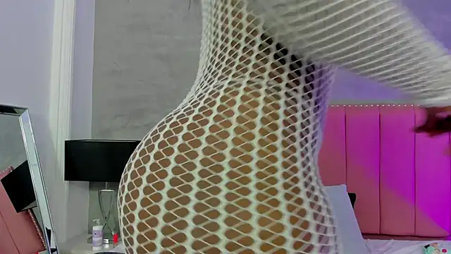 Snapshot of Alaia_Colins chatting on November 2, 10:28 am Alaia Colins online show from November 2, 10:28 am