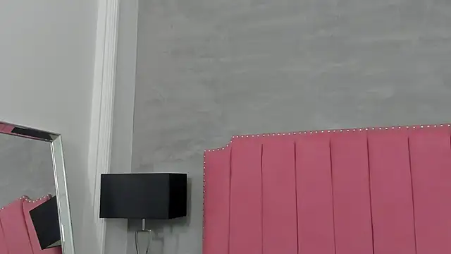 Snapshot of Alaia_Colins chatting on December 3, 6:54 am Alaia Colins online show from December 3, 6:54 am